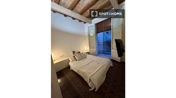 Habitación en piso compartido en barcelona. photo 1