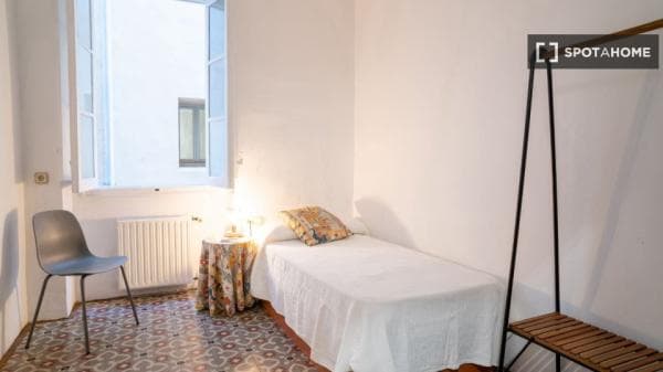Habitación en piso compartido en valència photo 1