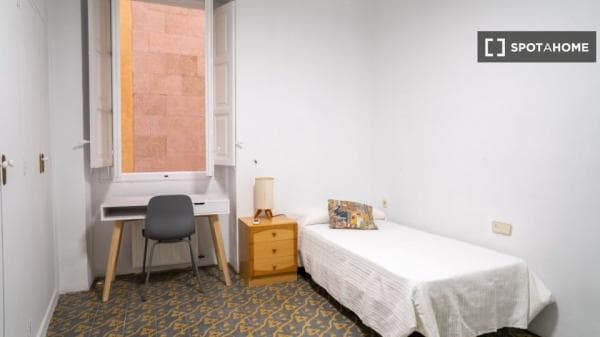 Habitación en piso compartido en valència photo 1