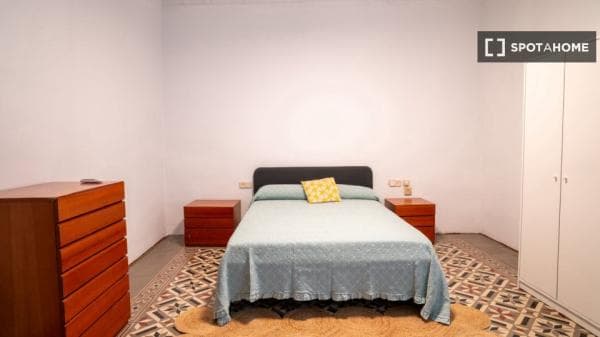 Habitación en piso compartido en valència photo 1