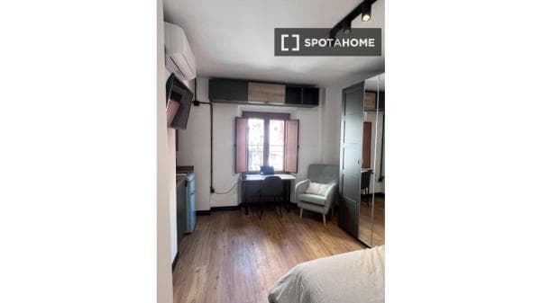 Habitación en piso compartido en San Matías-Realejo, Granada thumbnail 1