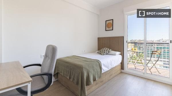 Habitación en piso compartido en valència photo 1