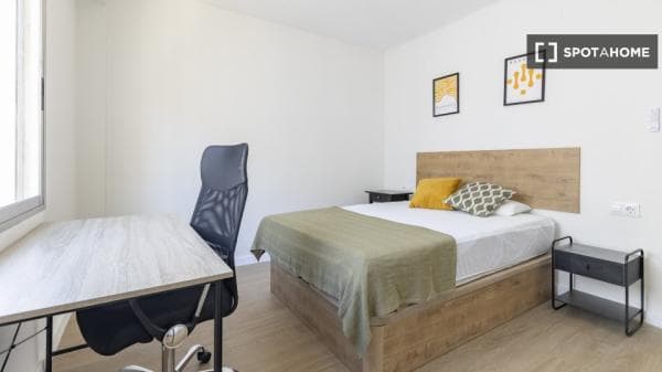 Habitación en piso compartido en valència photo 1