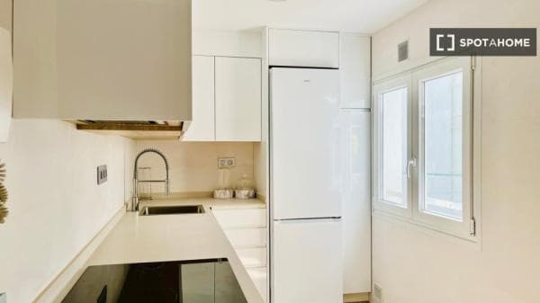 Apartment for rent in C. del Poeta Joan Maragall , Madrid thumbnail 1
