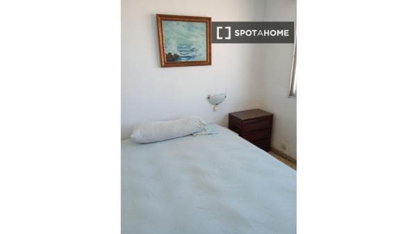 Se alquila habitación en Jardín de La Abadía, Málaga photo 1