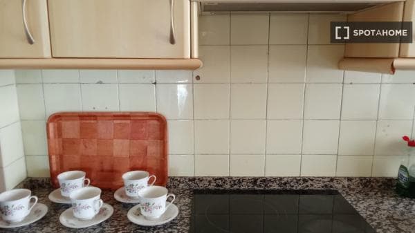 Se alquila habitación en Jardín de La Abadía, Málaga thumbnail 2