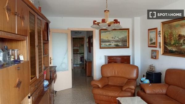 Se alquila habitación en Jardín de La Abadía, Málaga thumbnail 1
