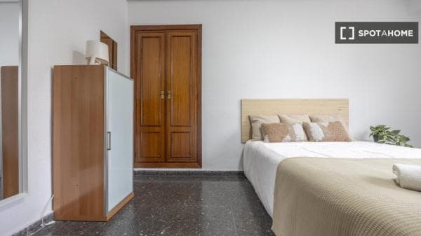 Habitación en piso compartido en valència thumbnail 2