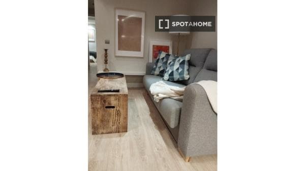 Habitación en piso compartido en barcelona. thumbnail 2