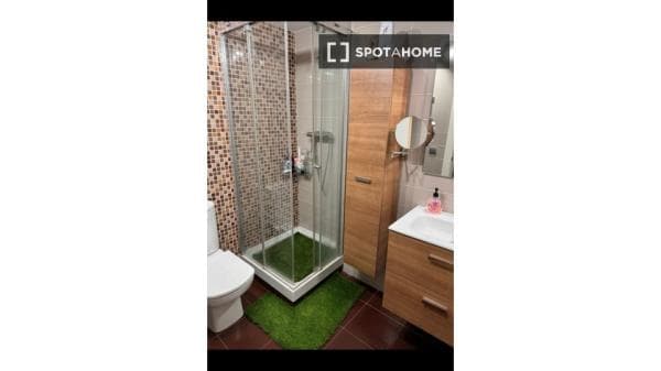 Habitación en piso compartido en Sant Adrià de Besòs. photo 1