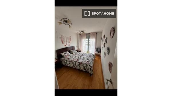 Habitación en piso compartido en Sant Adrià de Besòs. thumbnail 1