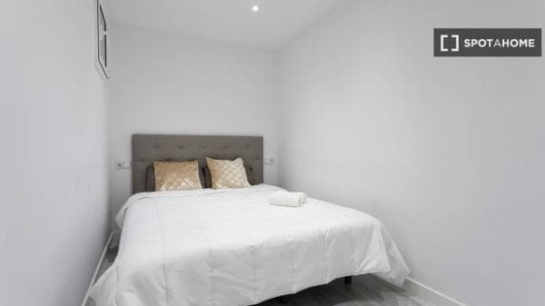 Habitación en piso compartido en barcelona. photo 1