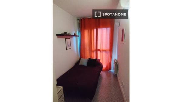 Habitación en piso compartido, Sant Adrià de Besòs, Barcelona photo 1