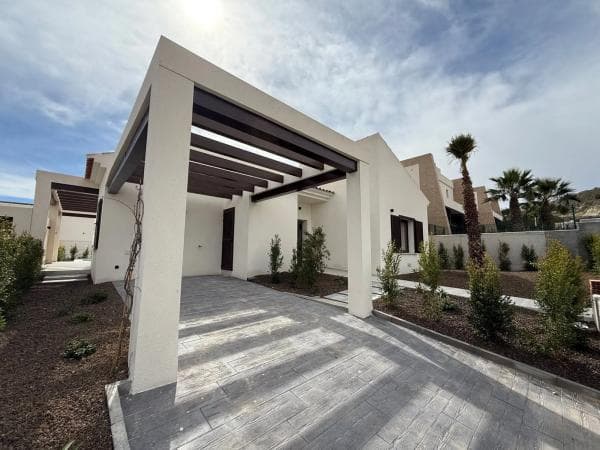 Casa independiente en calle Daya Vieja thumbnail 1