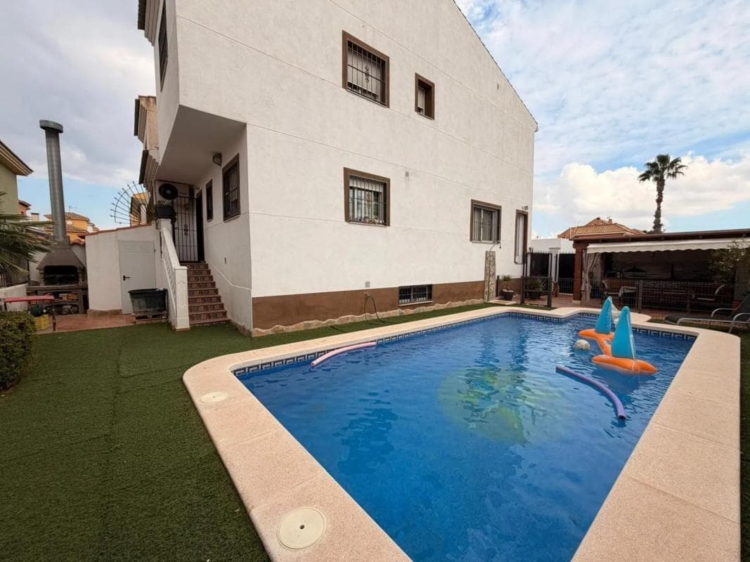 Propiedades en venta y alquiler en España photo 2