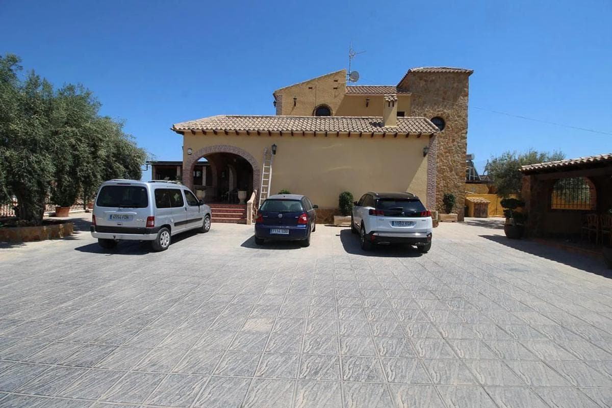 Propiedades en venta y alquiler en España photo 4