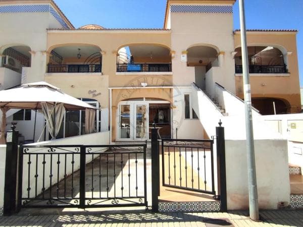 Casa independiente en calle Lagunas de Ruidera thumbnail 1