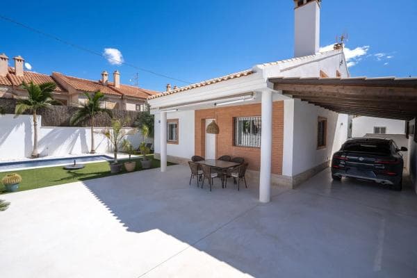Casa independiente en calle Salar thumbnail 1