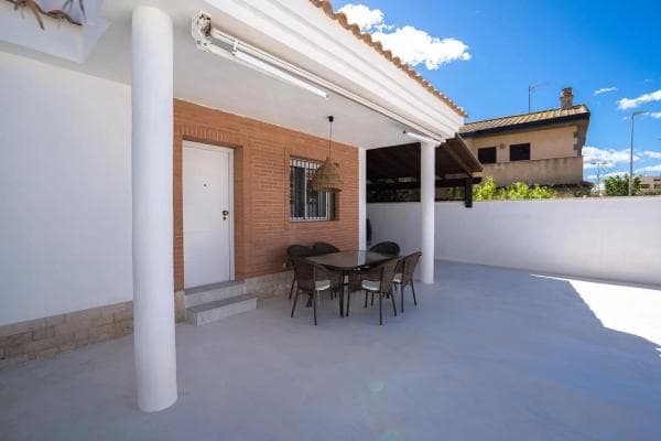 Casa independiente en calle Salar thumbnail 2