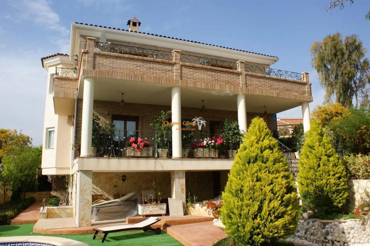 Properties for sale and rent in Spain photo 3