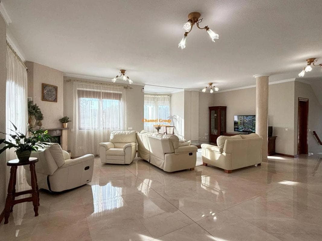 Properties for sale and rent in Spain photo 5