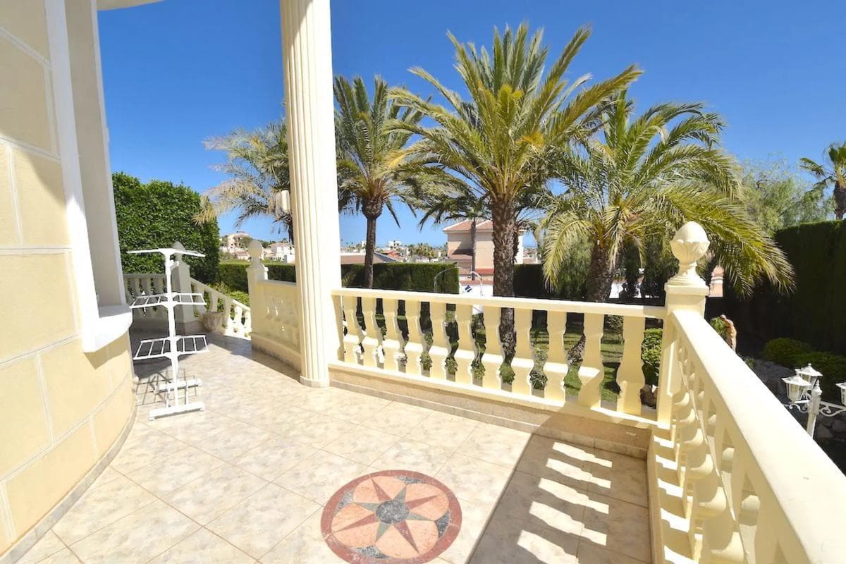 Properties for sale and rent in Spain photo 5