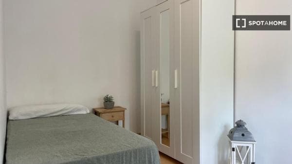Habitación en alquiler en Sevilla photo 1