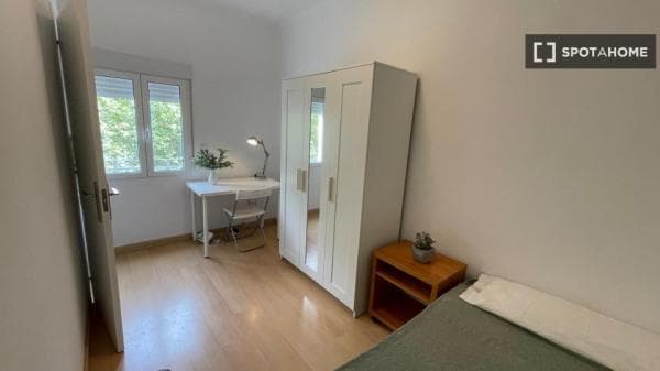 Habitación en alquiler en Sevilla photo 1