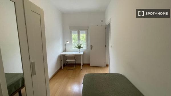 Habitación en alquiler en Sevilla thumbnail 1