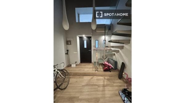 Estudio en alquiler en Carrer de Sant Bertran, Barcelona thumbnail 1