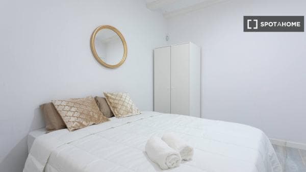 Habitación en piso compartido en barcelona. photo 1