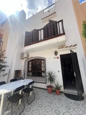 Casa independiente en avenida Alfred Nobel, 93 thumbnail 1