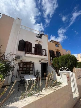 Casa independiente en avenida Alfred Nobel, 93 thumbnail 2