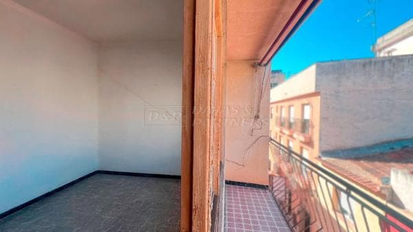 Edificio de uso mixto en calle 8 de Marzo photo 1