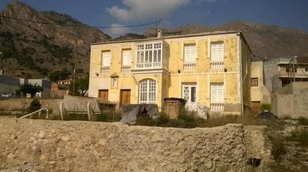 Edificio en Orihuela Ciudad photo 1