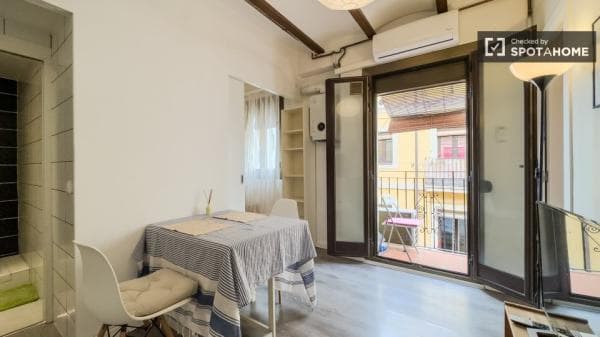 Piso en alquiler en C/ de l'Atlàntida , Barcelona thumbnail 1