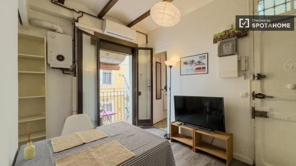 Piso en alquiler en C/ de l'Atlàntida , Barcelona thumbnail 2