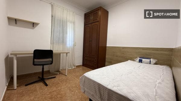 Habitación en piso compartido en Sevilla photo 1