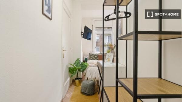 Habitación en piso compartido en barcelona. photo 1