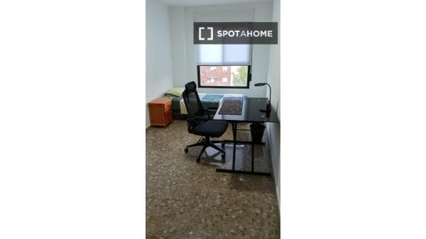 Habitación en piso compartido en valència thumbnail 1
