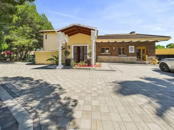 Chalet independiente en venta en Avenida Pino del P C, Pilar de la Horadada
photo 1
