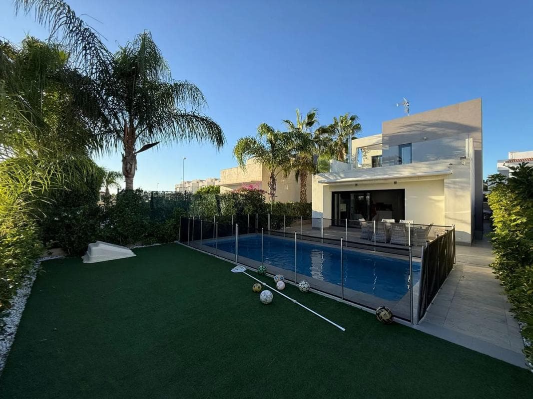 Properties for sale and rent in Spain photo 2