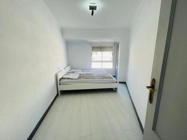 Piso en venta en Avenida Doctor Gregorio Marañón, Torrevieja
thumbnail 2