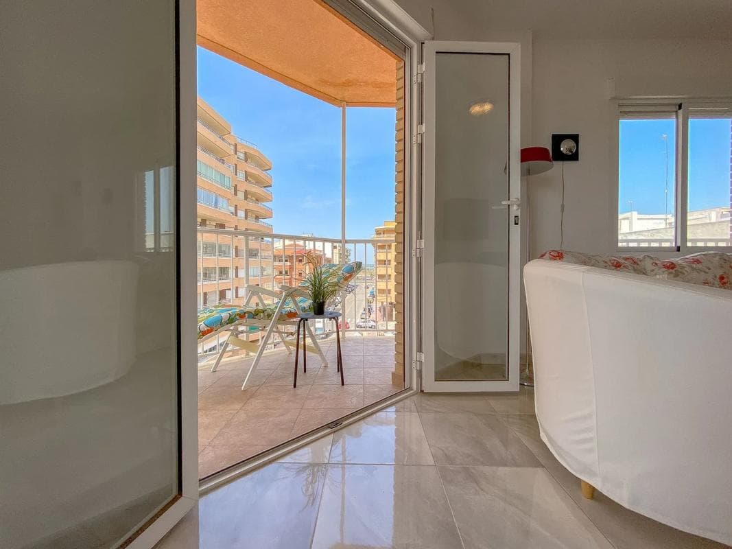Sprzedaż mieszkania w Avenida Virgen del Carmen, Torrevieja
photo 4