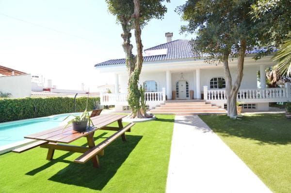Casa independiente en calle Jorge Manrique thumbnail 1