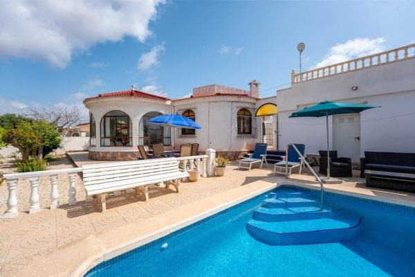 Chalet independiente en venta en Barrio La Siesta - El Salado - Torreta, Torrevieja
photo 1