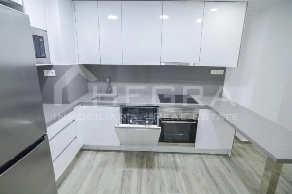 Piso en venta en Calle Ramón Gallud, 139, Torrevieja
thumbnail 1