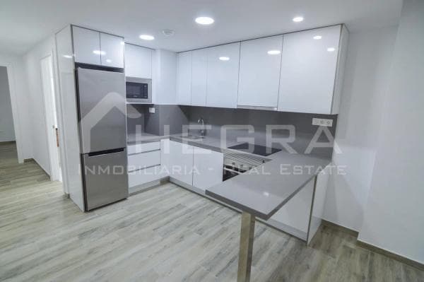 Piso en venta en Calle Ramón Gallud, 139, Torrevieja
thumbnail 2