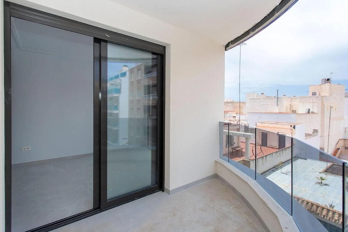 Venta de piso en Calle Ramón Gallud, Torrevieja
photo 5