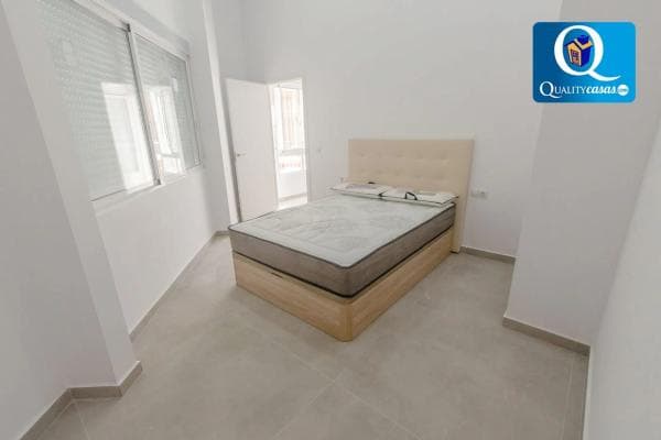 Piso en venta en Barrio La Florida, Alicante / Alacant
thumbnail 1